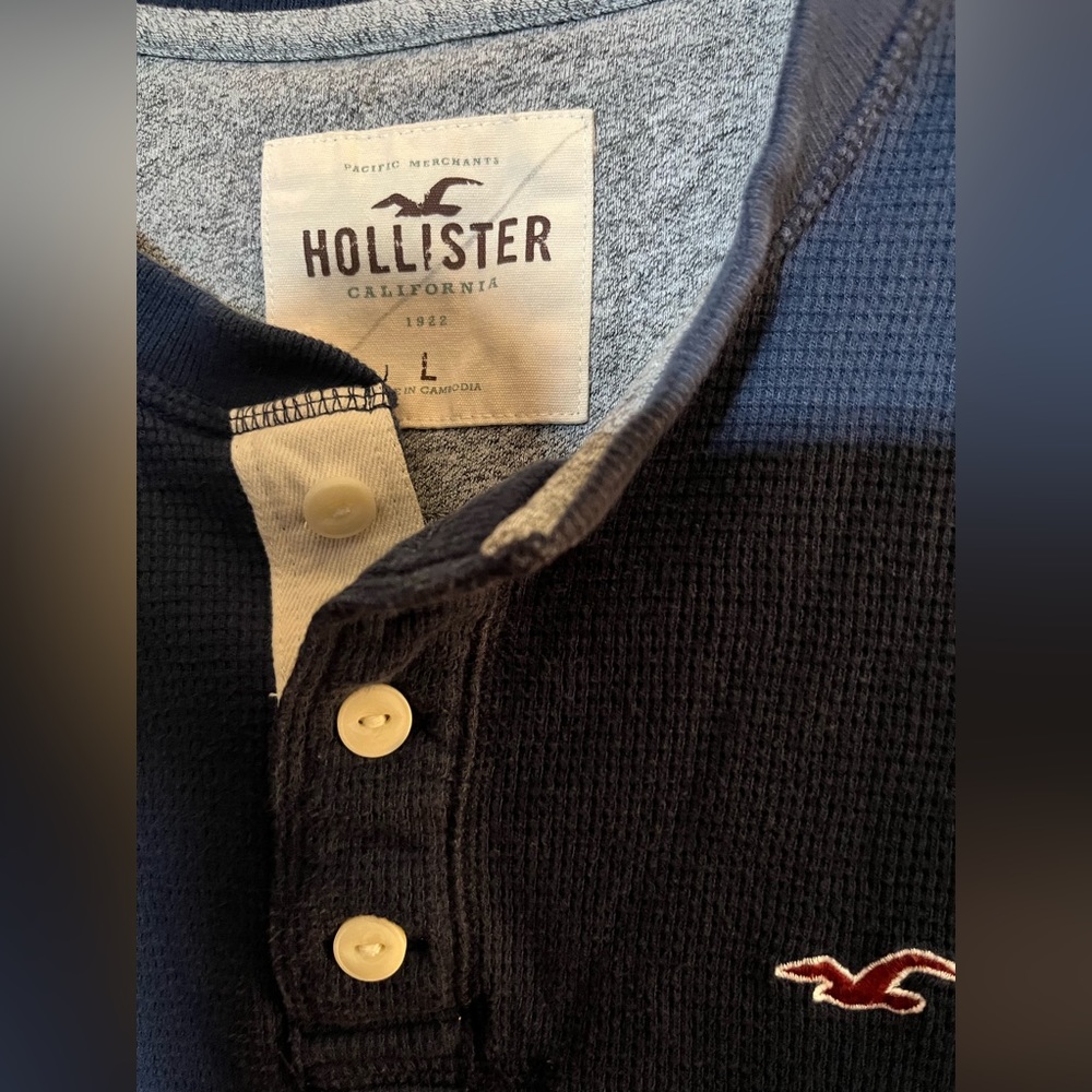 Men’s Hollister Henley waffle knit (L)